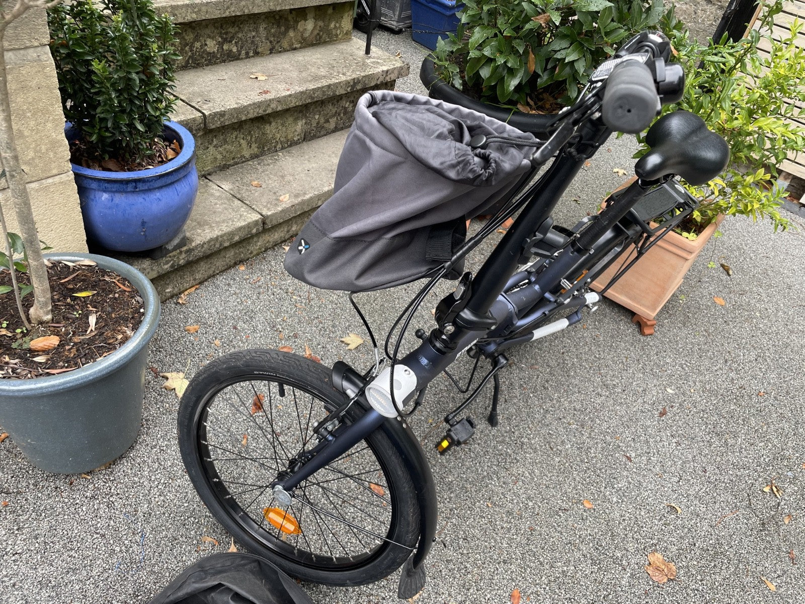 BTwin Tllt 500 Folding Bike with bag