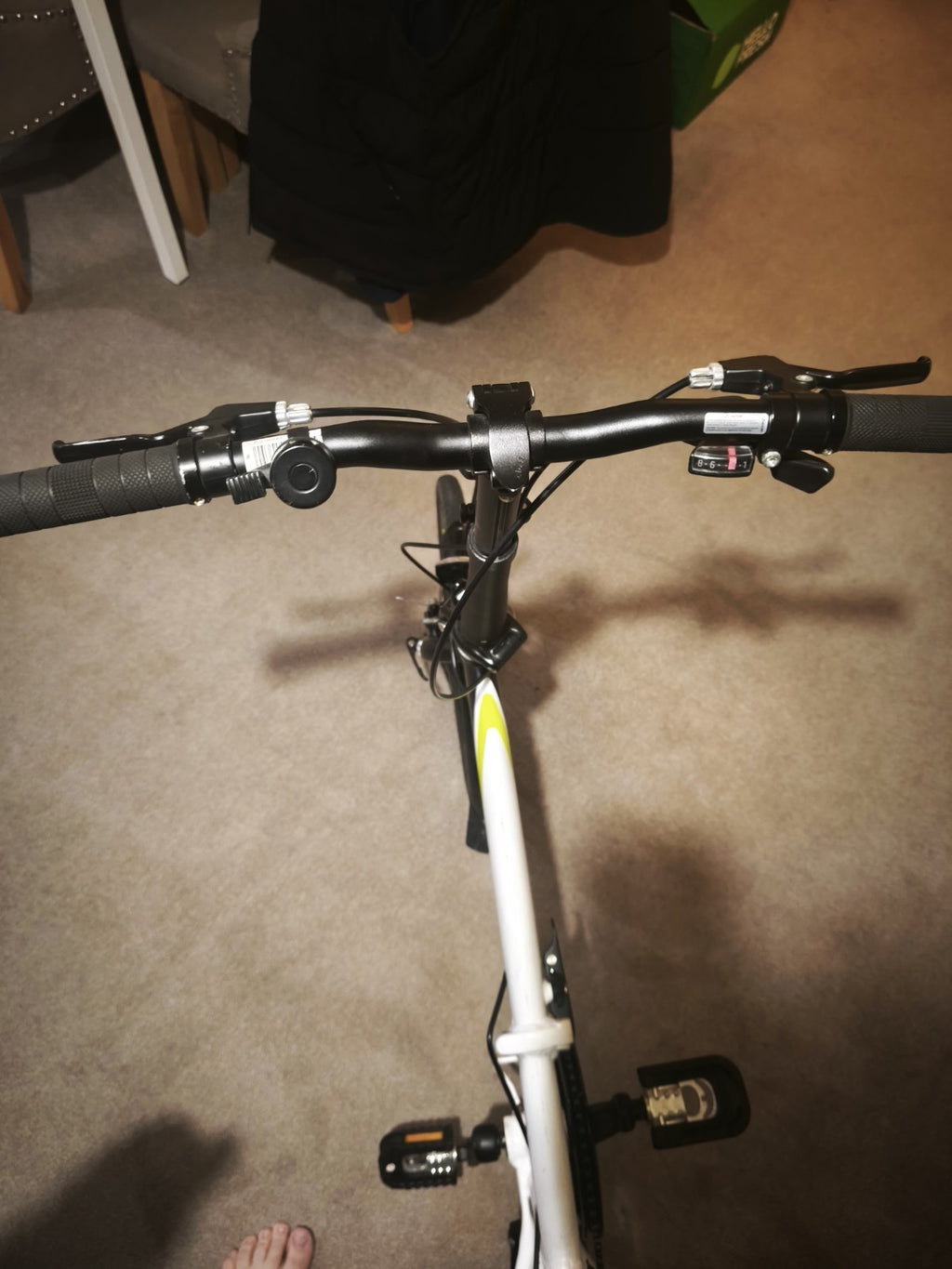 Compass Folding Bicycle – Ideal for Commuting & Storage – White/Black With Bag
