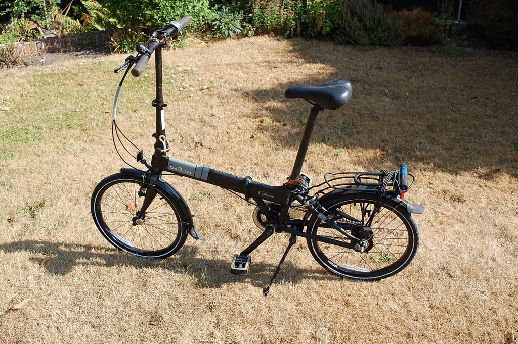 Dahon Vitesse lightweight Aluminium folding bicycle - 5 speed + accessories.