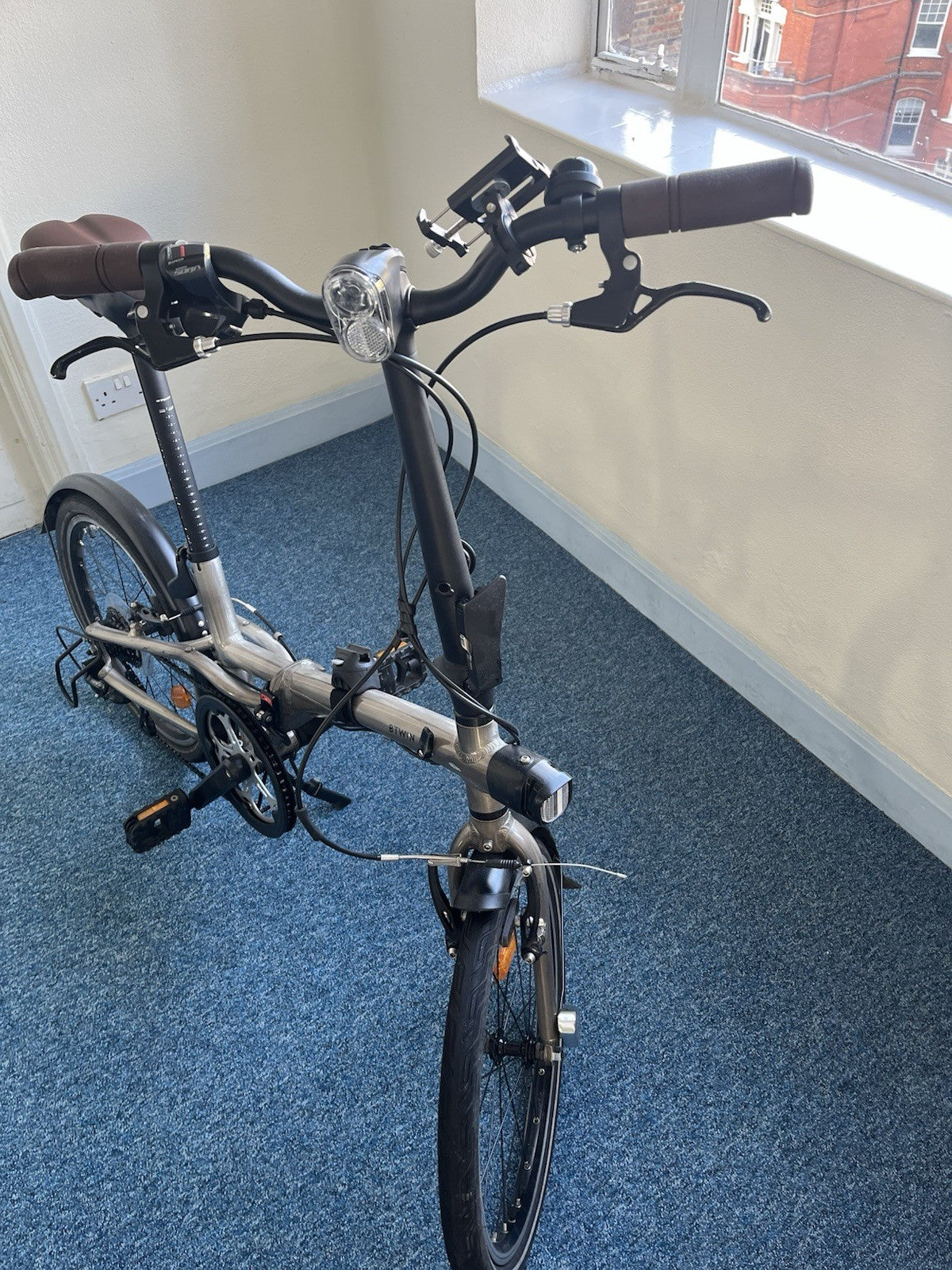 B’TWIN 560 Fold Bike 20in 9-Speed - includes lights, phone holder and pump