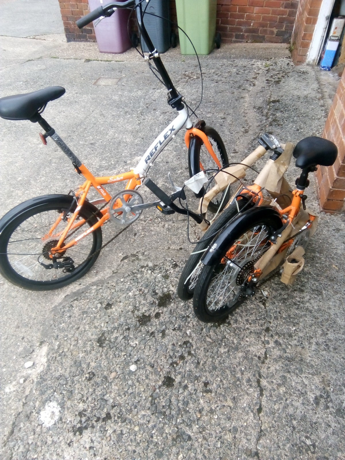 PAIR OF REFLEX SAFARI 20 "WHEEL FOLDING BIKES