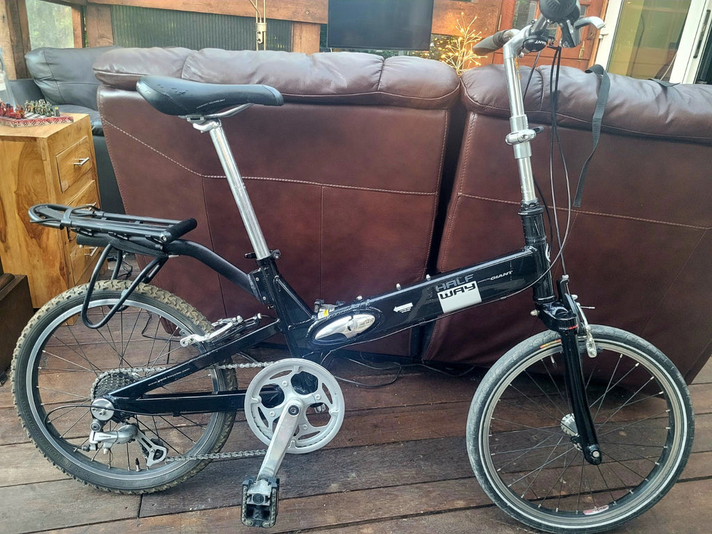 GIANT Halfway Folding Bike. 20'' wheels. 7 speed. VGC. RRP £600