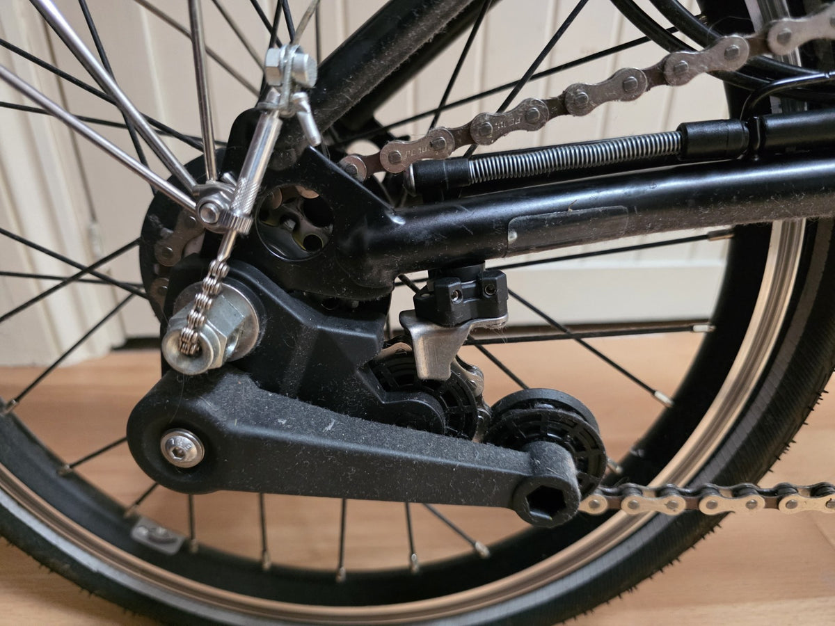 Brompton Folding Bike 16in M 2023 Red/Black Mudguards.
