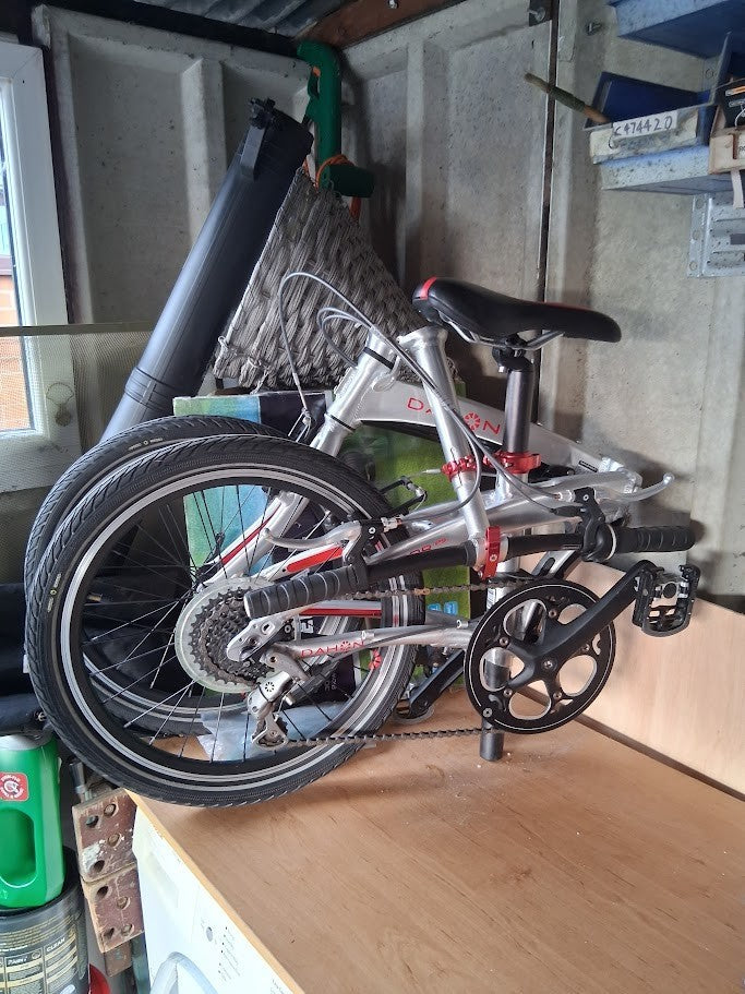 Light weight folding bike. Dahon Vigor P9
