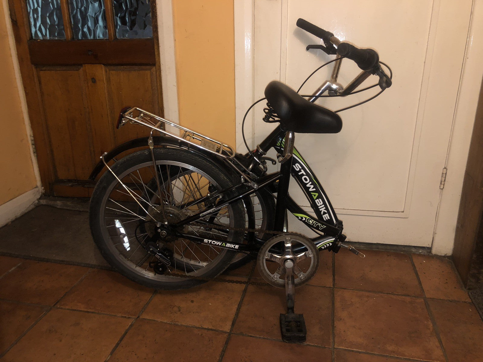 Stowabike Pro Folding City Bike Shopping Compact Bus Train 6 speed Shimano gear