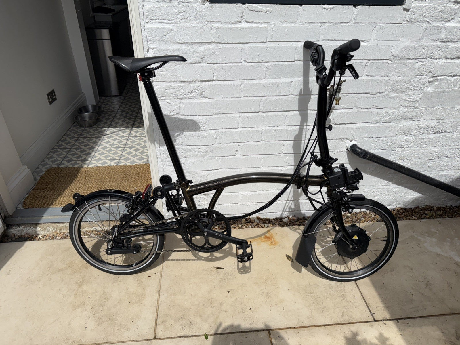 Brompton C Line Electric (M6L) Black Edition - Black Lacquer