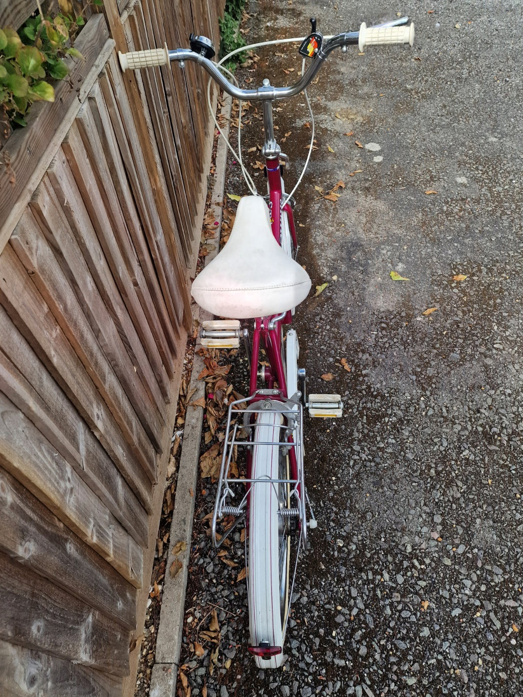 UNIVERSAL STOWAWAY 3 Vintage Folding Burgundy Bike, 3 speed. 20’ wheels,PRESTINE