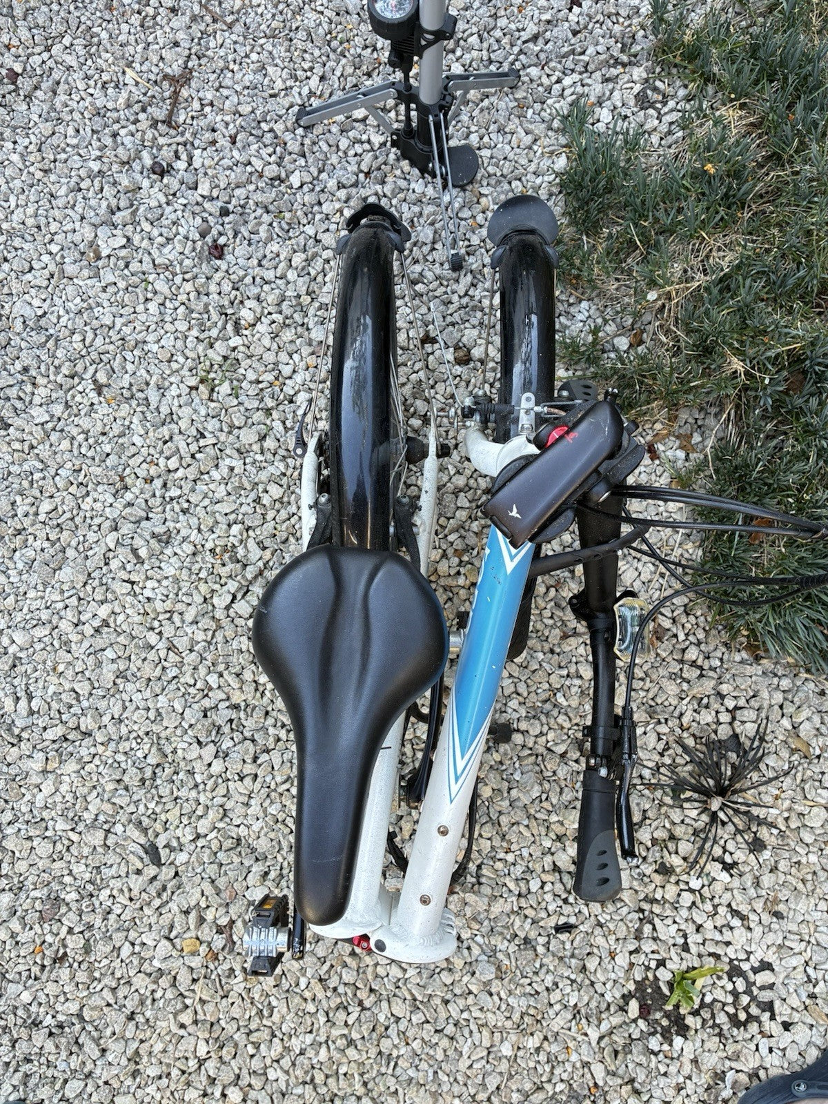 Tern Link D8 Aluminium Folding Bike With Pump. Lightweight And Compact.