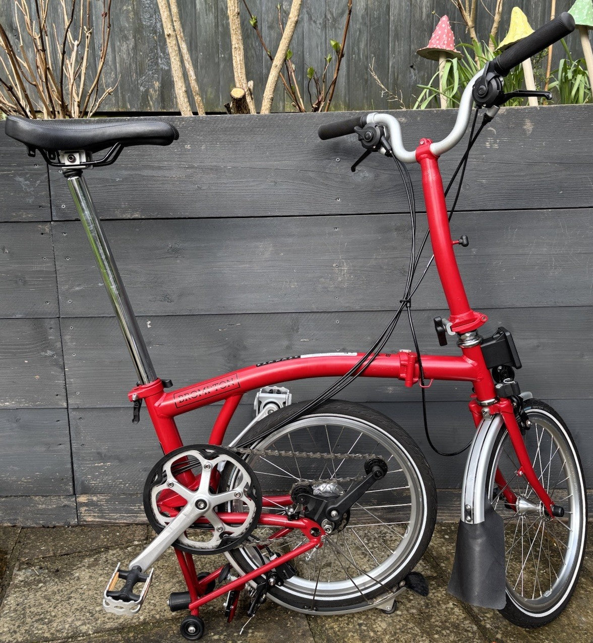 Brompton C Line 6 Speed M6L Folding bicycle in House Red - Hardly Used