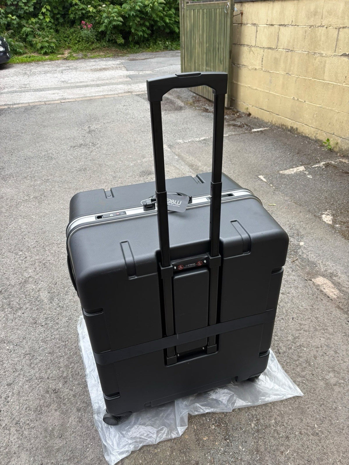 AMAZING BROMPTON B&W GARAGE/BIKE CASE WITH EXTRA SPACE FOR LUGGAGE