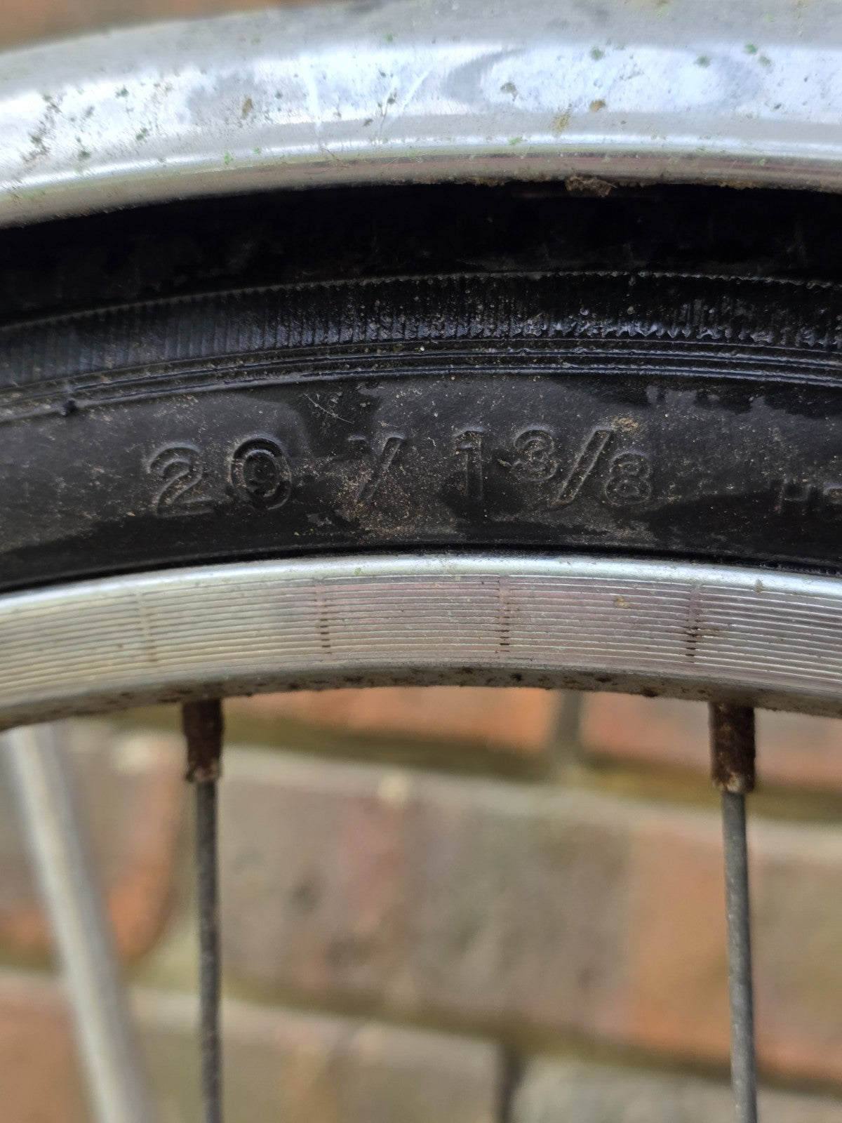 1970's VINTAGE Raleigh Stowaway FOLDING Bike (17" FRAME SIZE w/ 20" WHEELS)