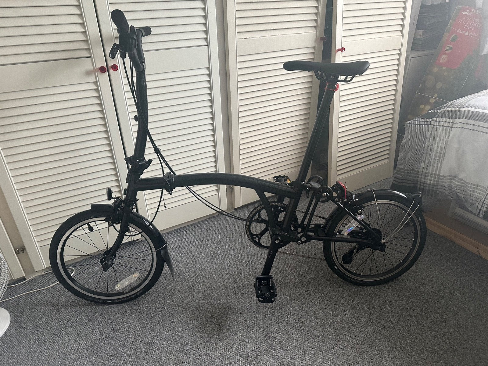 Brompton P Line 2022 4 Speed Mid Handlebar Midnight Black *ONLY USED ONCE*