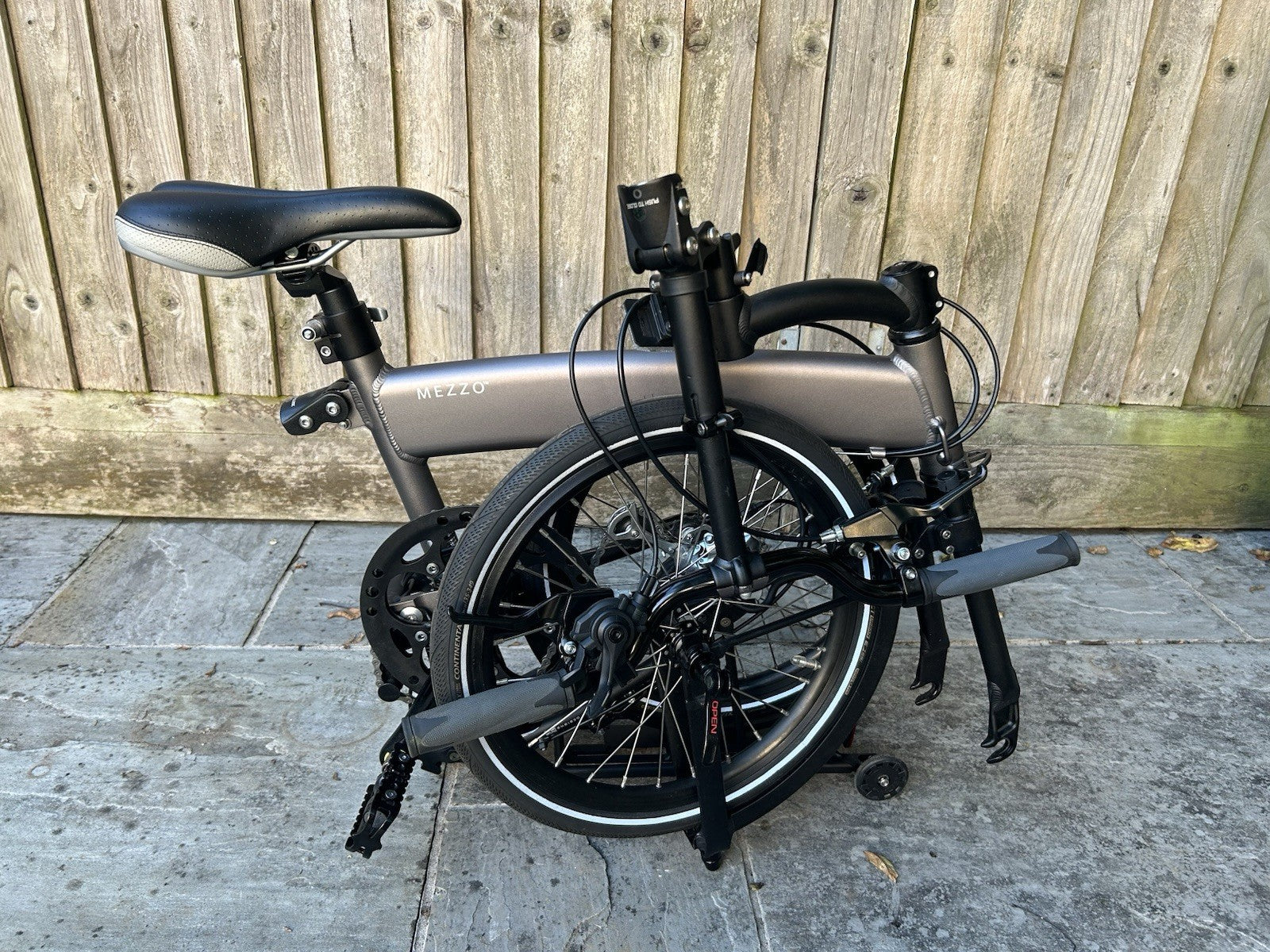 Mezzo D9 9 Speed Folding Bike In Excellent Condition Including Carry Bag