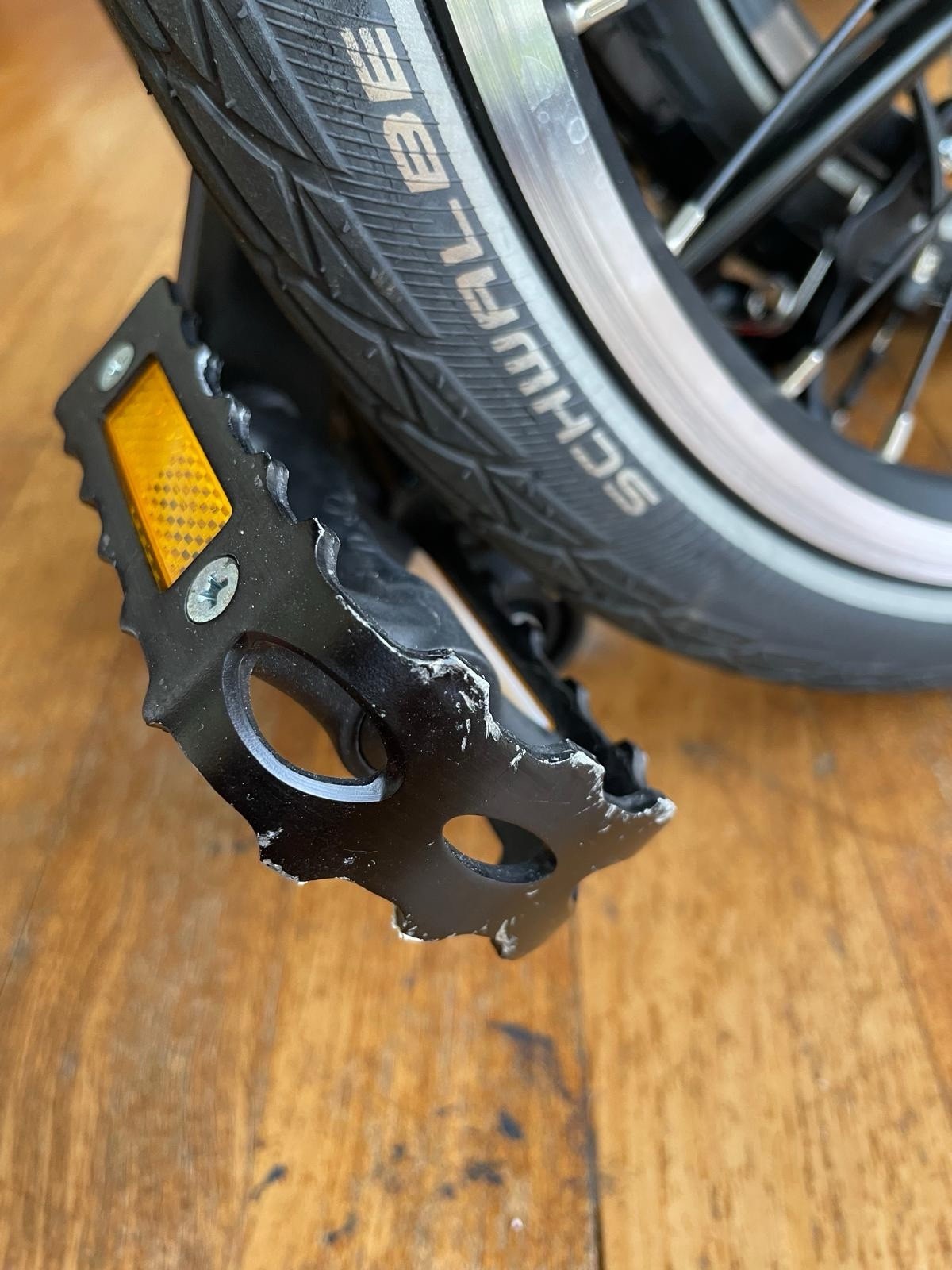 Brompton M6L Black Edition Rocket Red 6 Speed Dynamo Lights