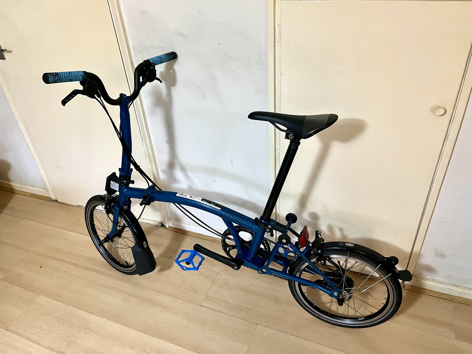 Brompton C Line Explore, 6  Speed, Ocean Blue, Black Ed, Mid Handlebar 2025