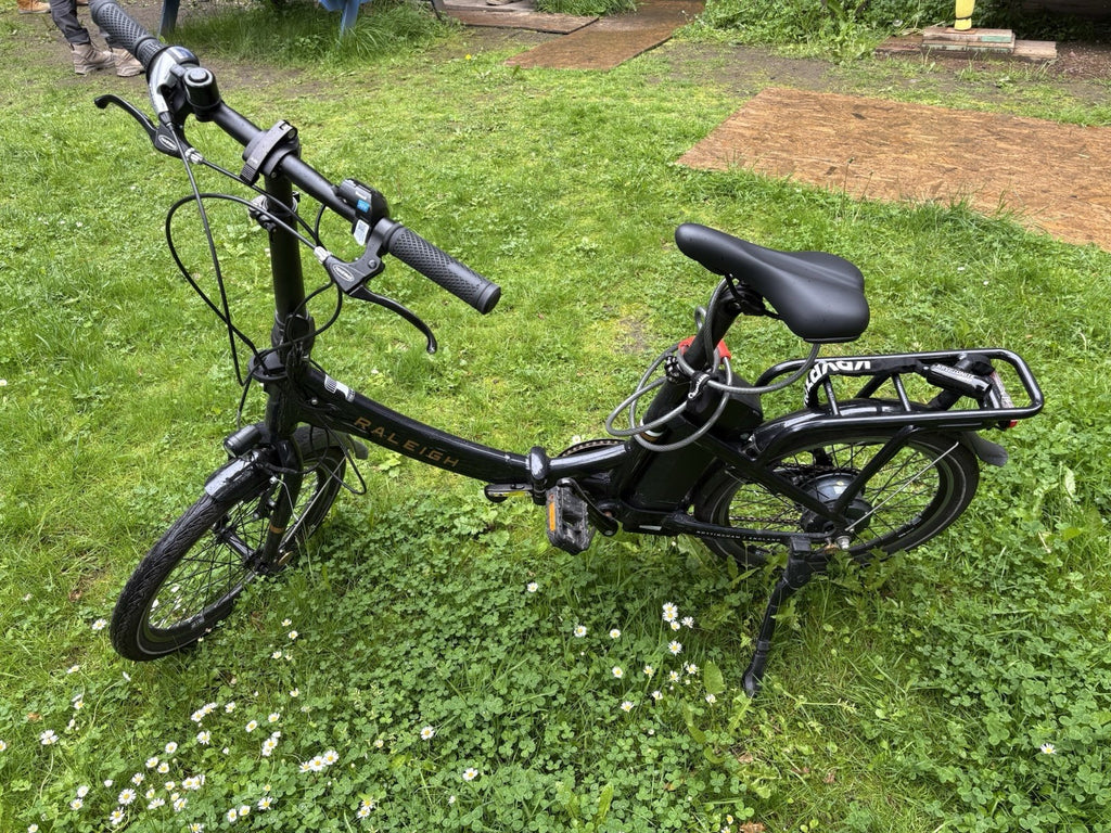Raleigh Black 20in Folding Bike V-Brakes Twist Grip, Rear Rack & Mudguards