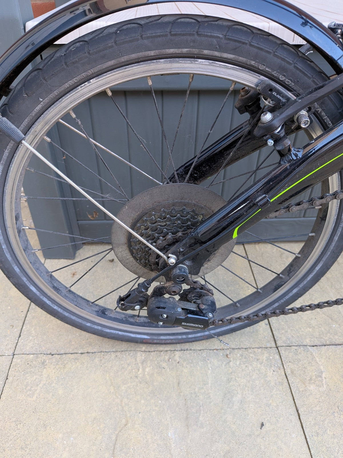 Dahon Vybe Folding City Bike 20-inch Wheels, 7-Speed, Black