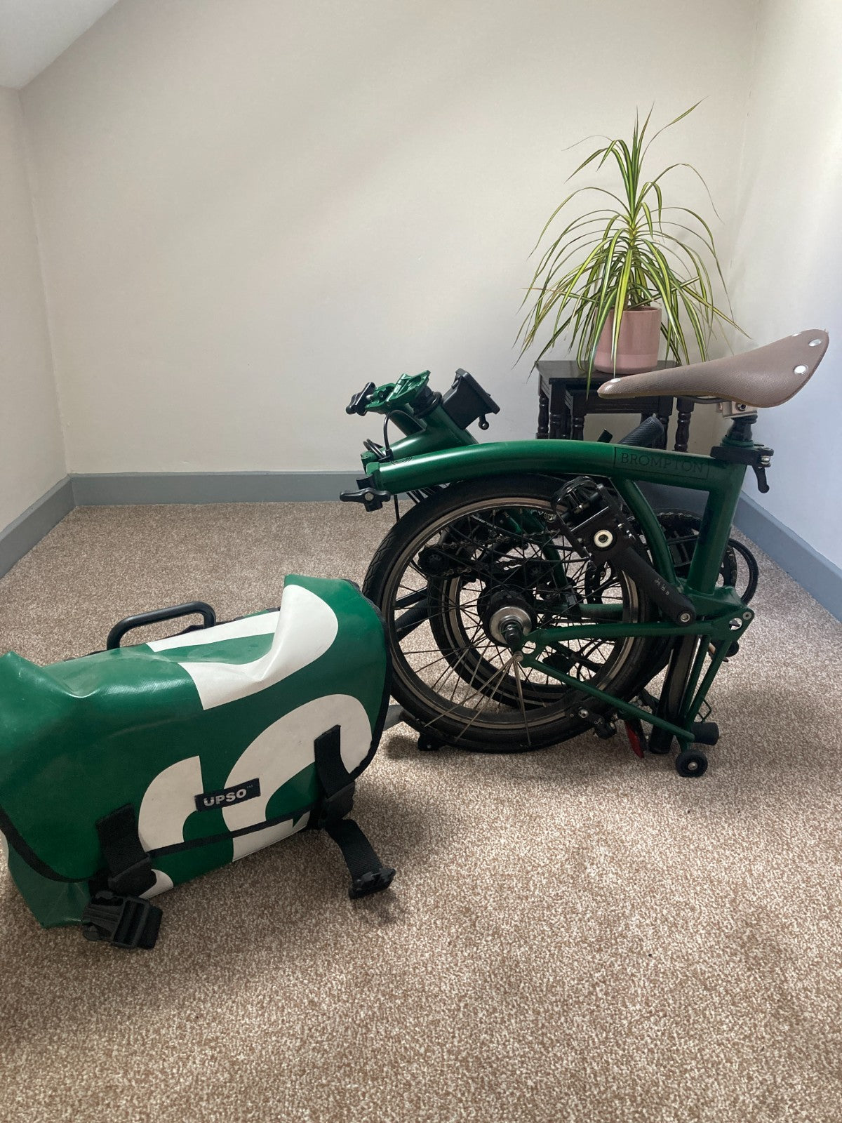 Brompton 2024 Brompton C Line M6L Black Edition Folding Bike - Racing Green