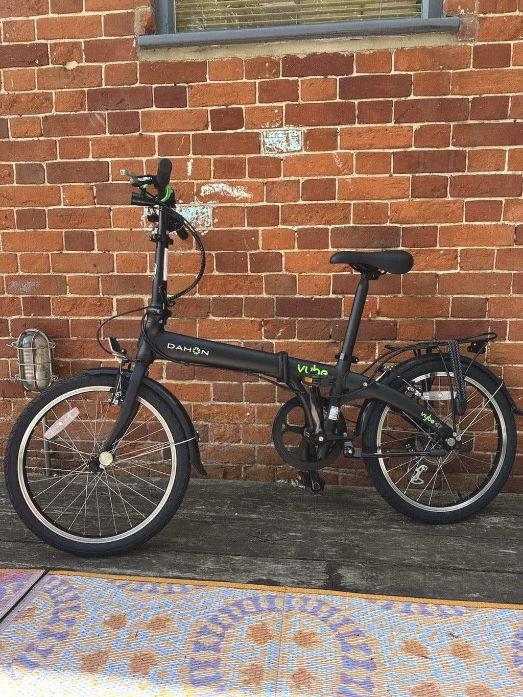 Dahon Vybe City Folding Bike 7-Speed, matte black