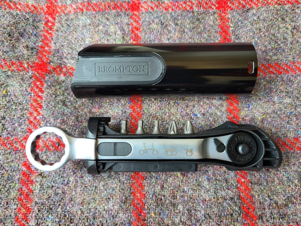 Brompton G Line Medium – Space Black + G Line Lezyne Front Light & Toolkit