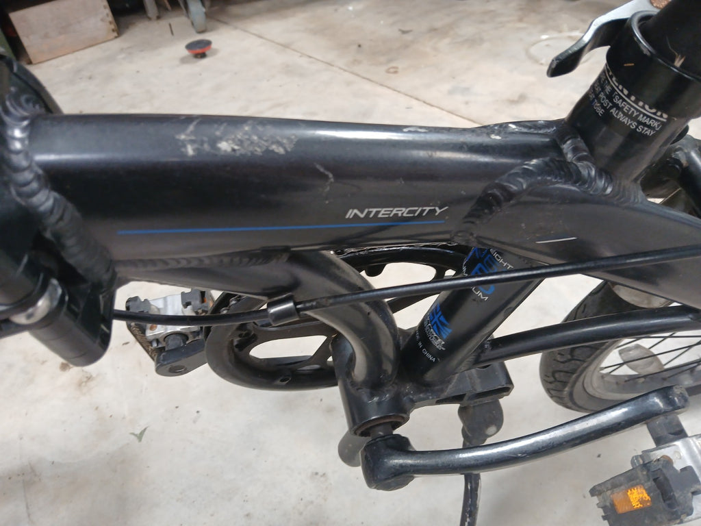 Carrera Intercity 20in Folding Bike Aluminium 8-Speed Grip Shifter Black/Blue