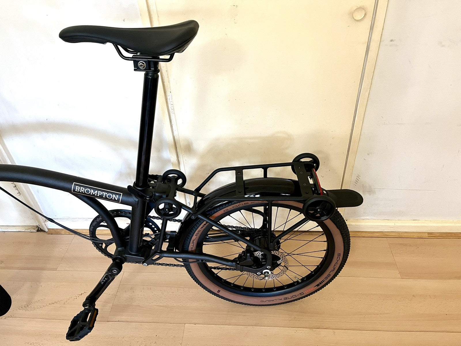 Brompton G Line 2026 with Roller Frame - 8-speed, Space Black, Medium