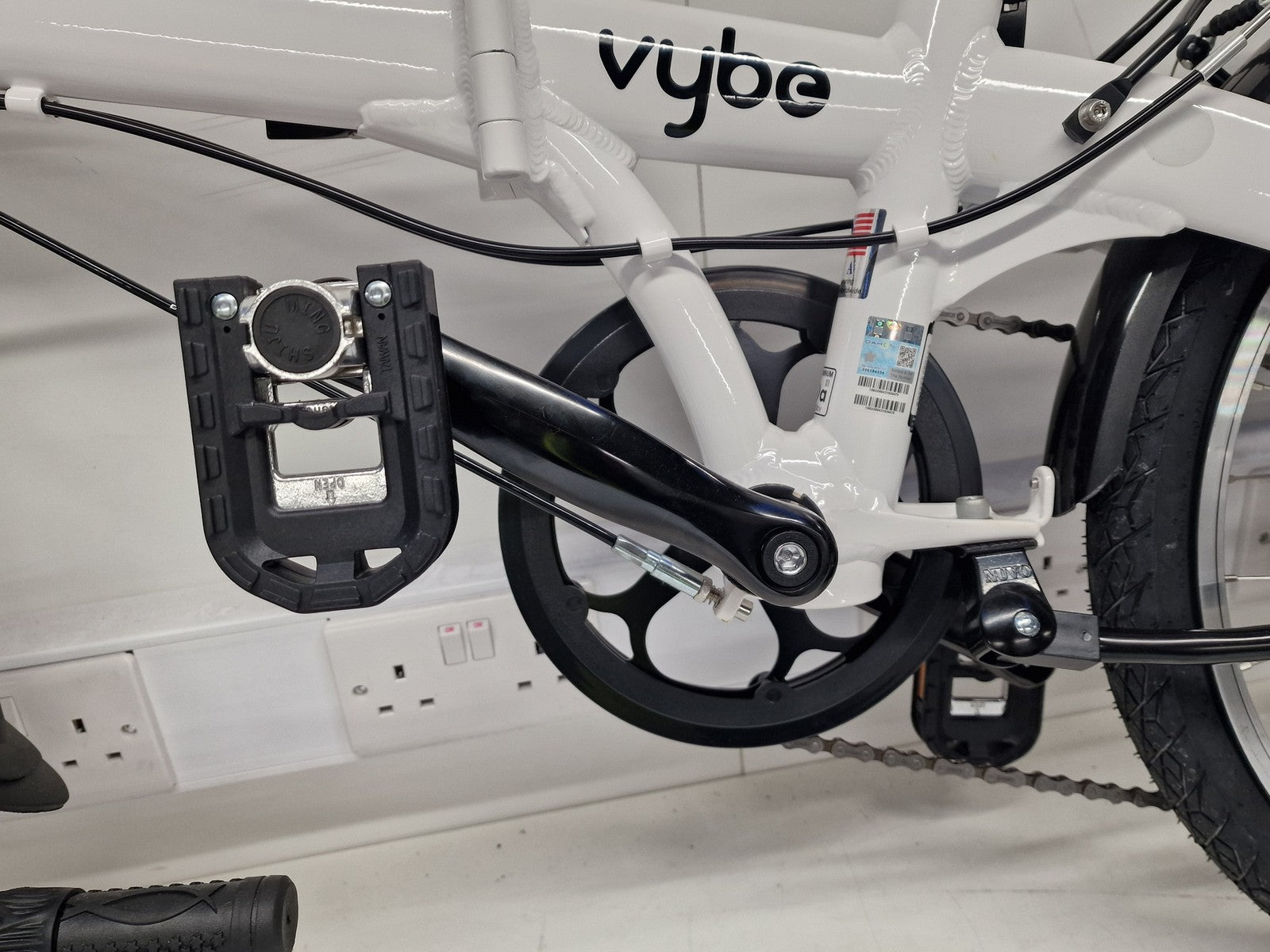 Dahon VYBE D7 Unisex 20" Wheel Compact 12kg 7-Speed Folding Bike - White A