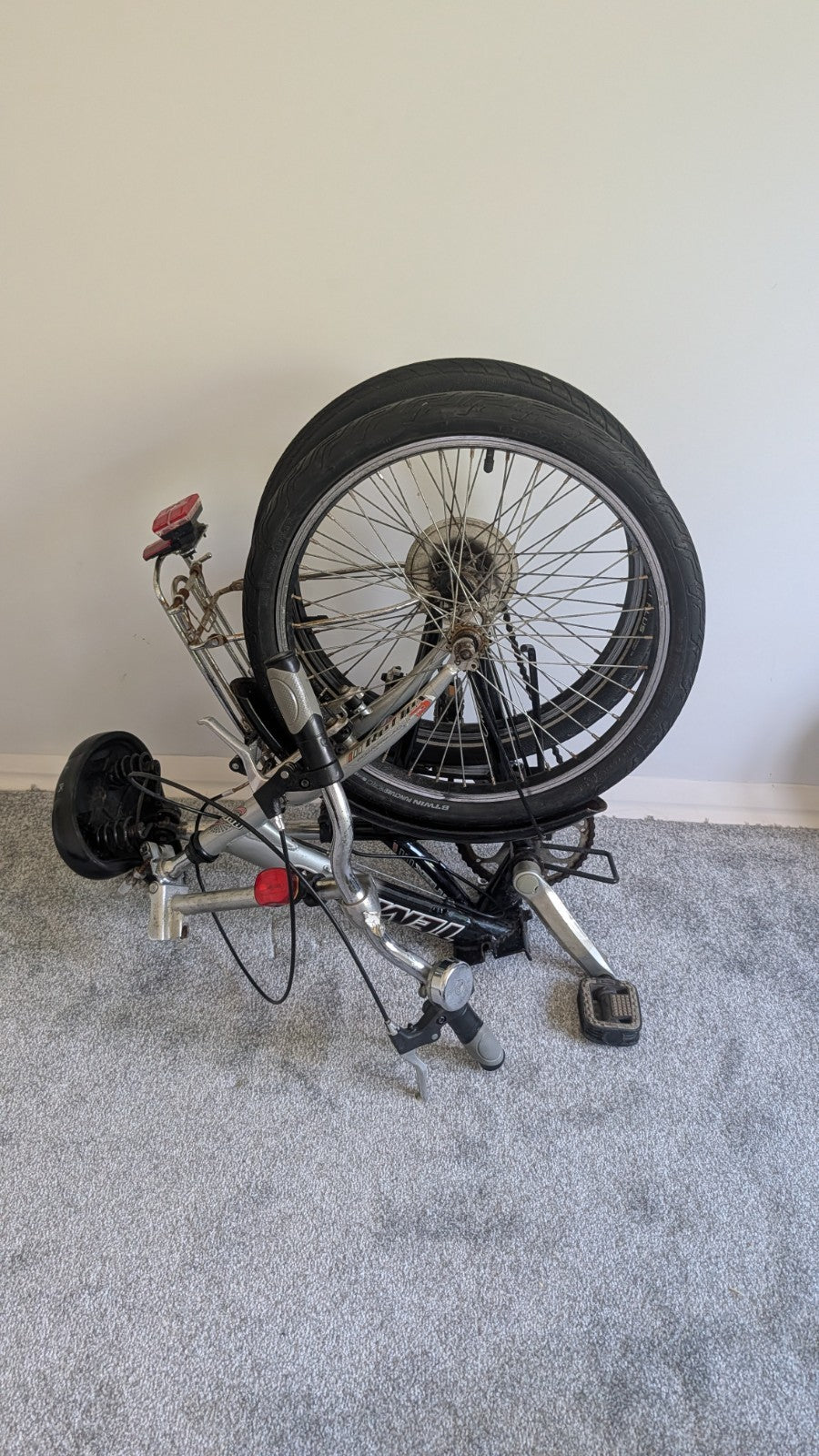 Folding Bicycle, Adults size 20 inch wheels condition used. Collection only!