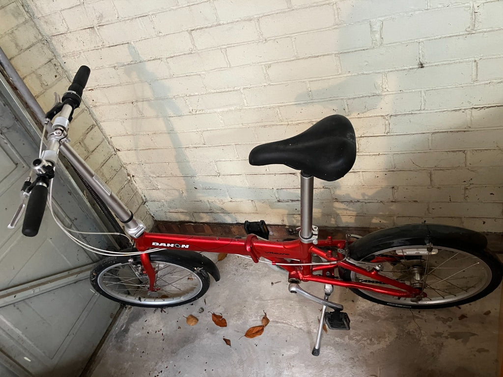 Folding Bike Red Dahon Vitesse (used)