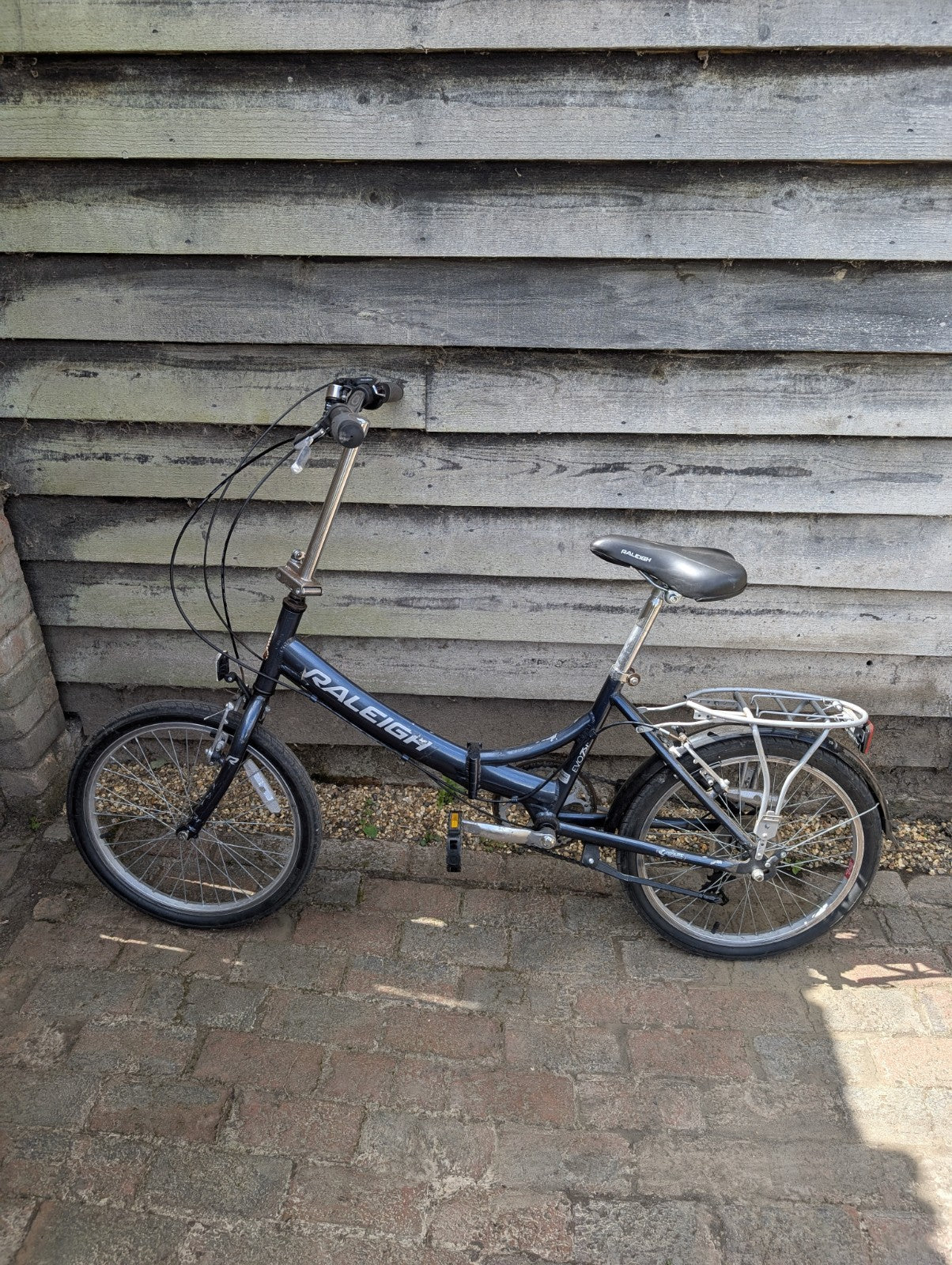 Raleigh Evo 7sp Folding Bike Aluminum Frame, 20" Wheels, 7-Speed with Revo Grip