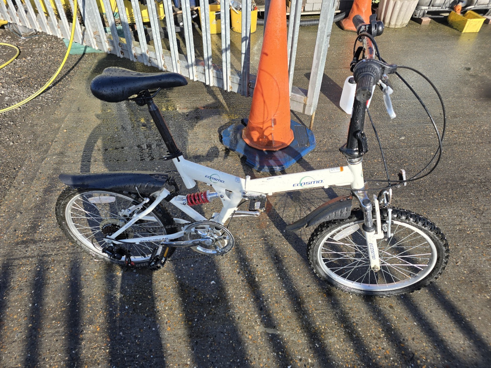 Folder Bike. ECOSMO.. VERY GOODCONDITION ONLY 2 SCRAC ONLY FOR £130.CASH IN HAND