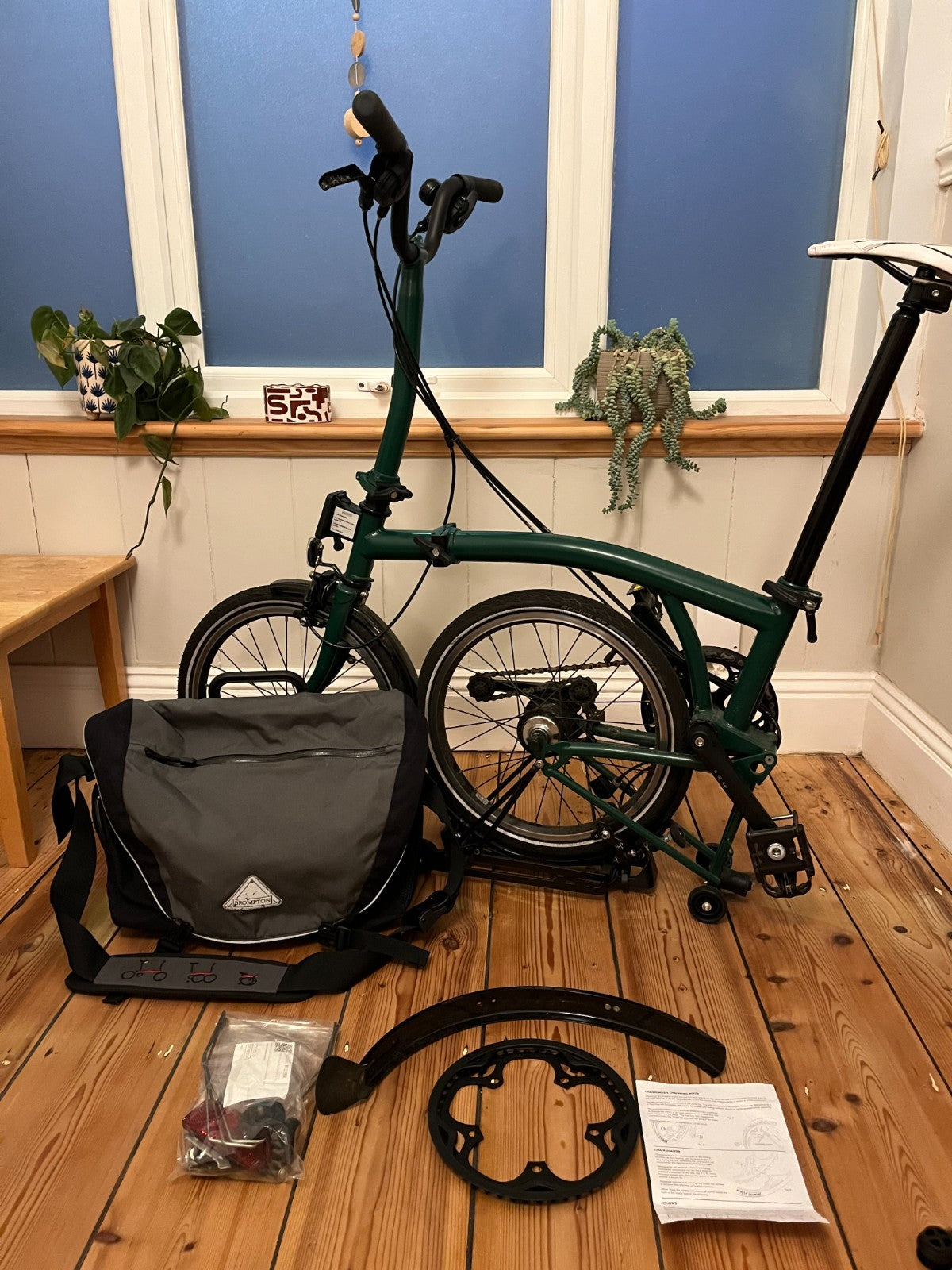 Brompton C Line 6 Speed 2023 M Handlebar Folding Bike - Racing Green/Matt Black