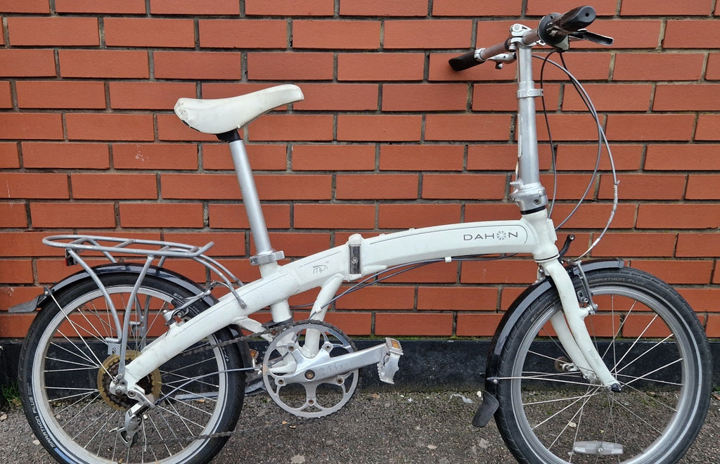 Dahon Mu P8 Foldable Bike | White | Rear Bike Rack included | 8 Speed |