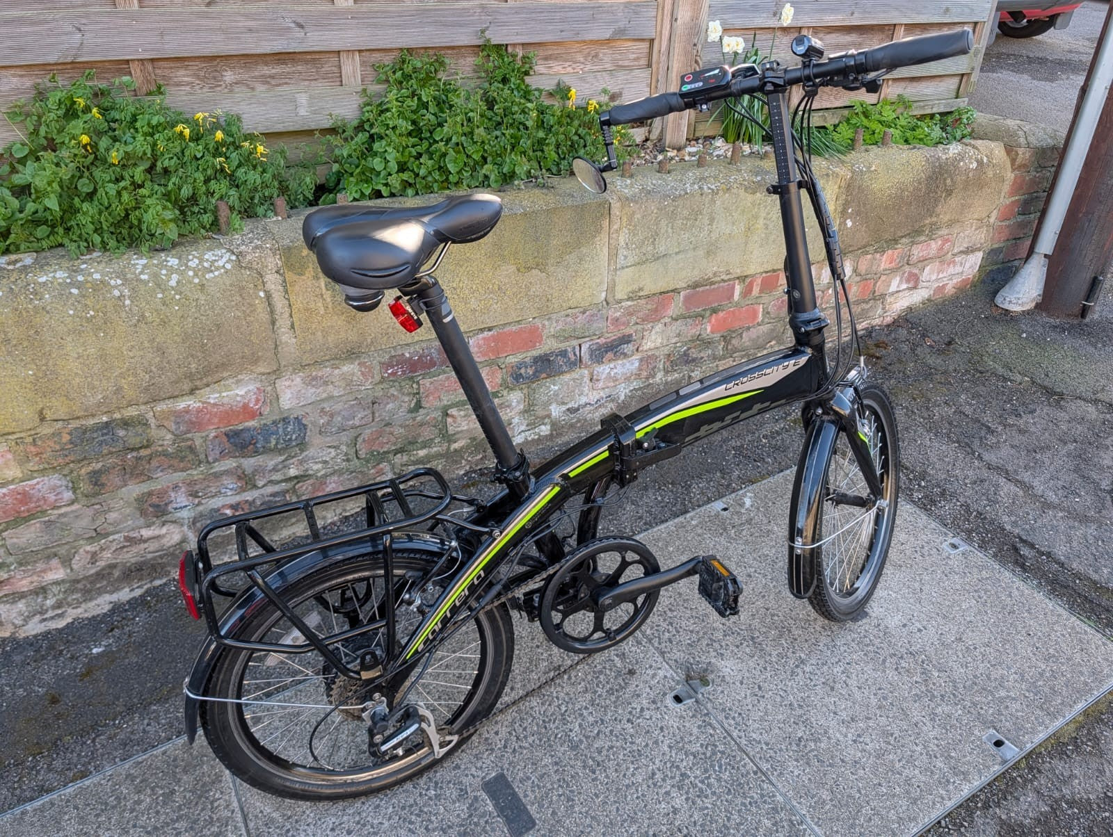 Carrera Crosscity Folding Bike – NEW Battery – Includes Panniers & Lights