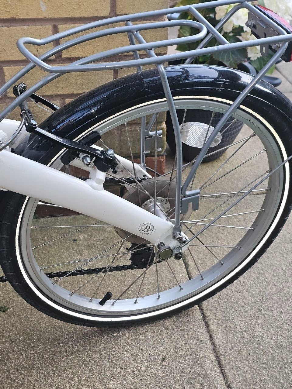 Bickerton Junction 1607 Foldable Bike White 20 Inch Wheels perfect condition
