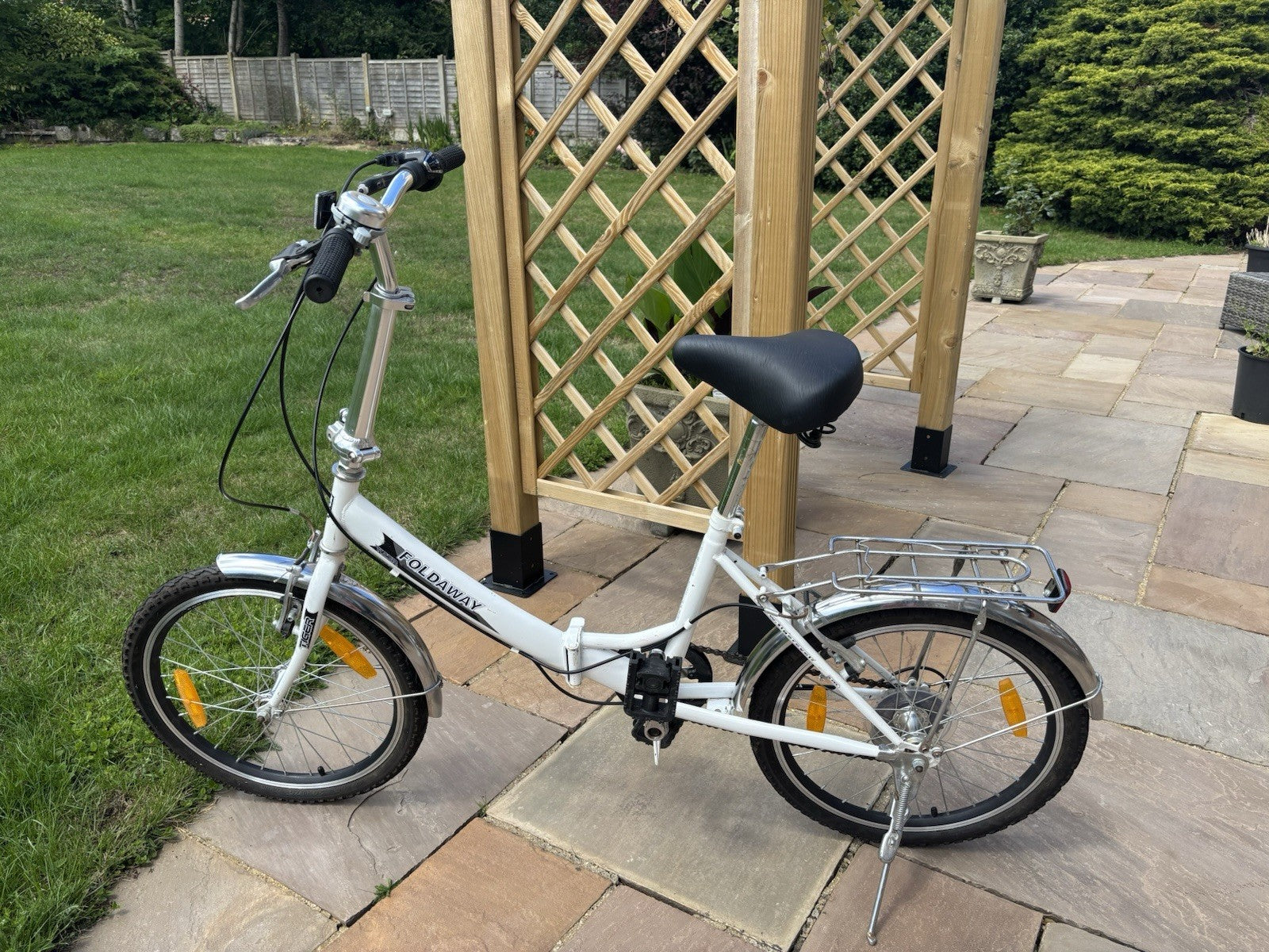Tiger Foldaway White Unisex Folding Bike. Great Condition.