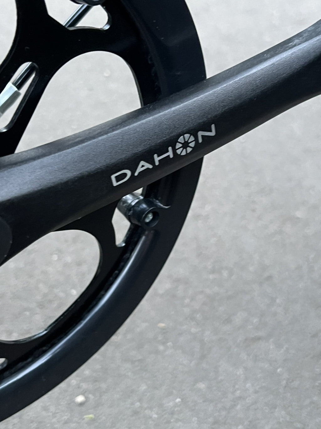 Dahon Hit 20" Wheels 11.6 kg Compact Unisex Matt Black Folding Bike {Alt Pedals}