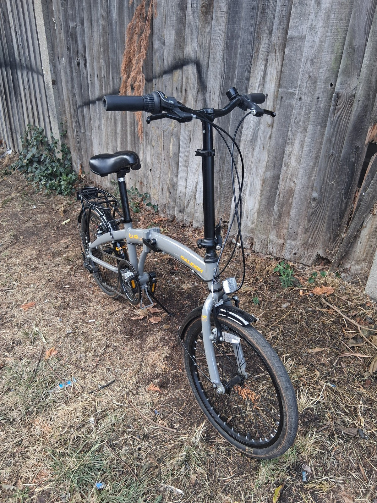 Raleigh Evo Two Folding Bike 20 Wheels Excellent Condition Collection Only