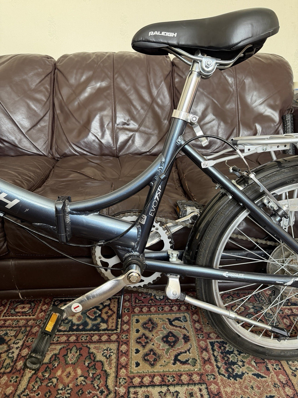Raleigh Evo 7 Folding Bike 20” Shimano 7 Speed With Rack & Bag
