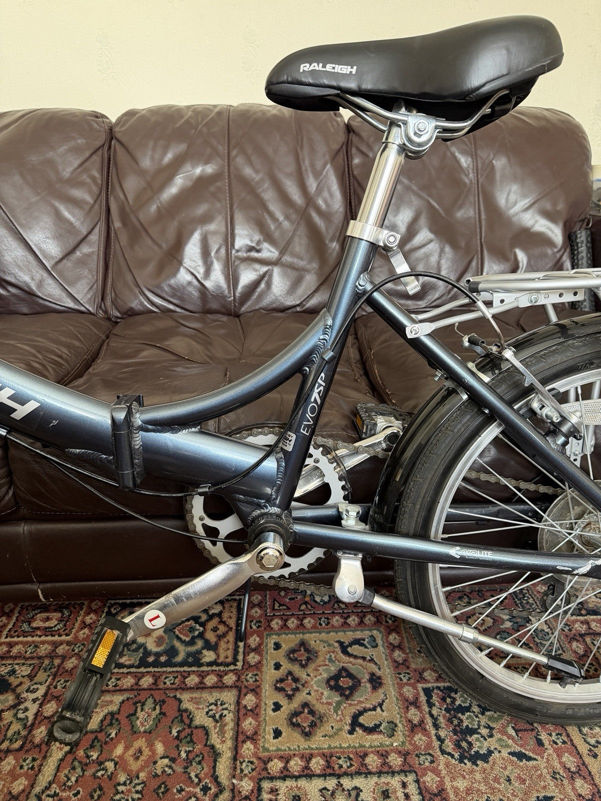 Raleigh Evo 7 Folding Bike 20” Shimano 7 Speed With Rack & Bag