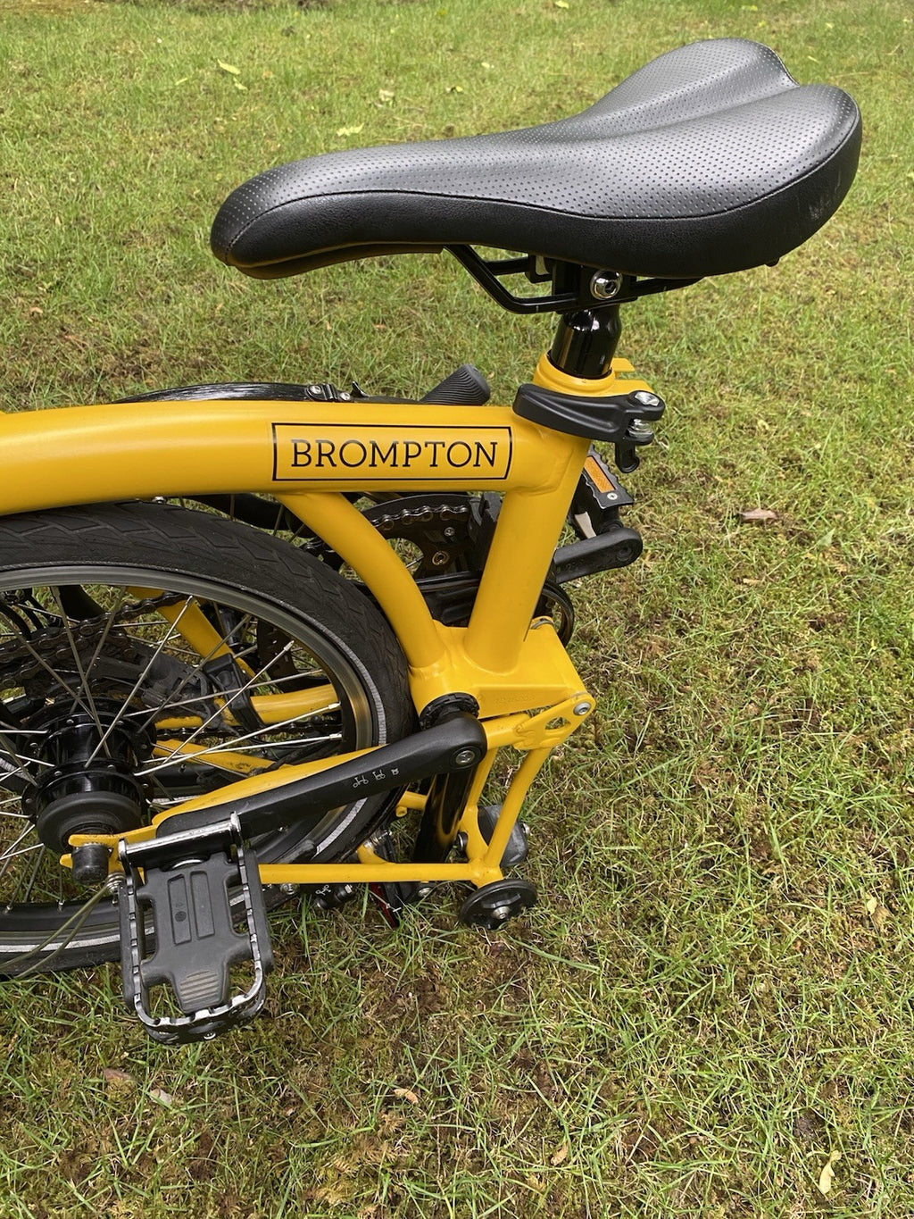 Brompton bike C-line 12-speed 2025 mid bar In bumblebee yellow