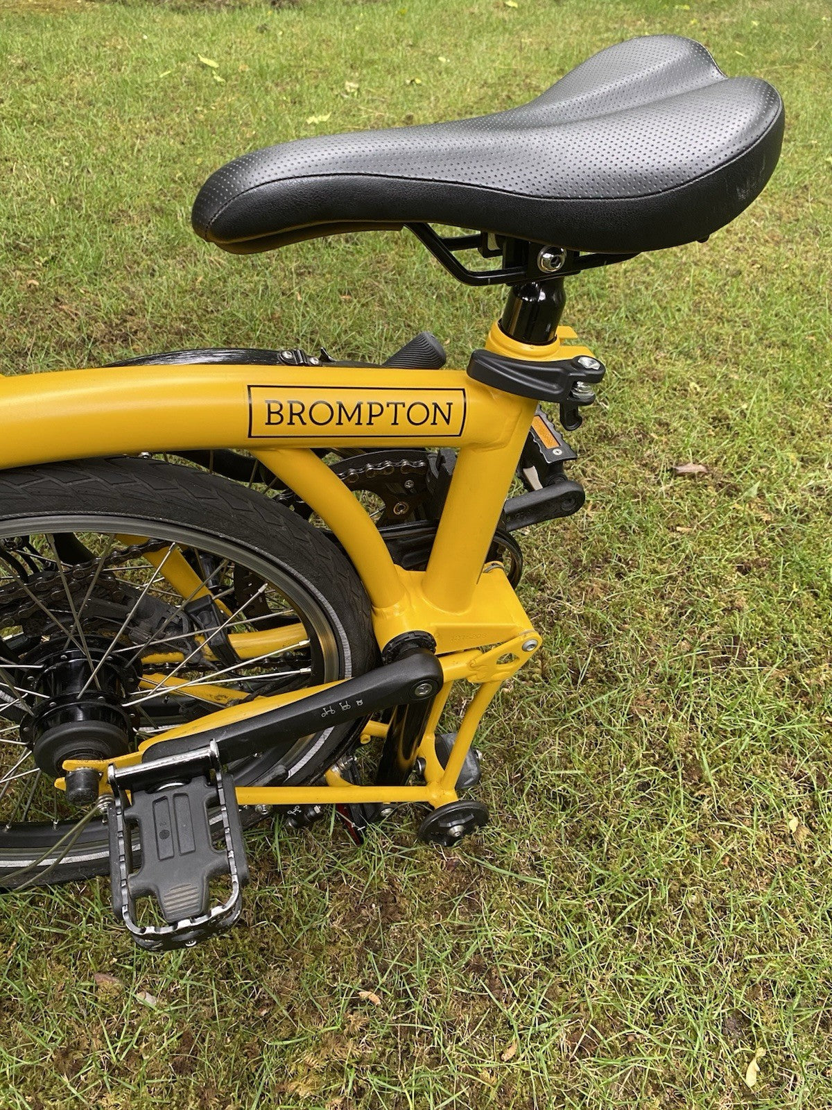 Brompton bike C-line 12-speed 2025 mid bar In bumblebee yellow