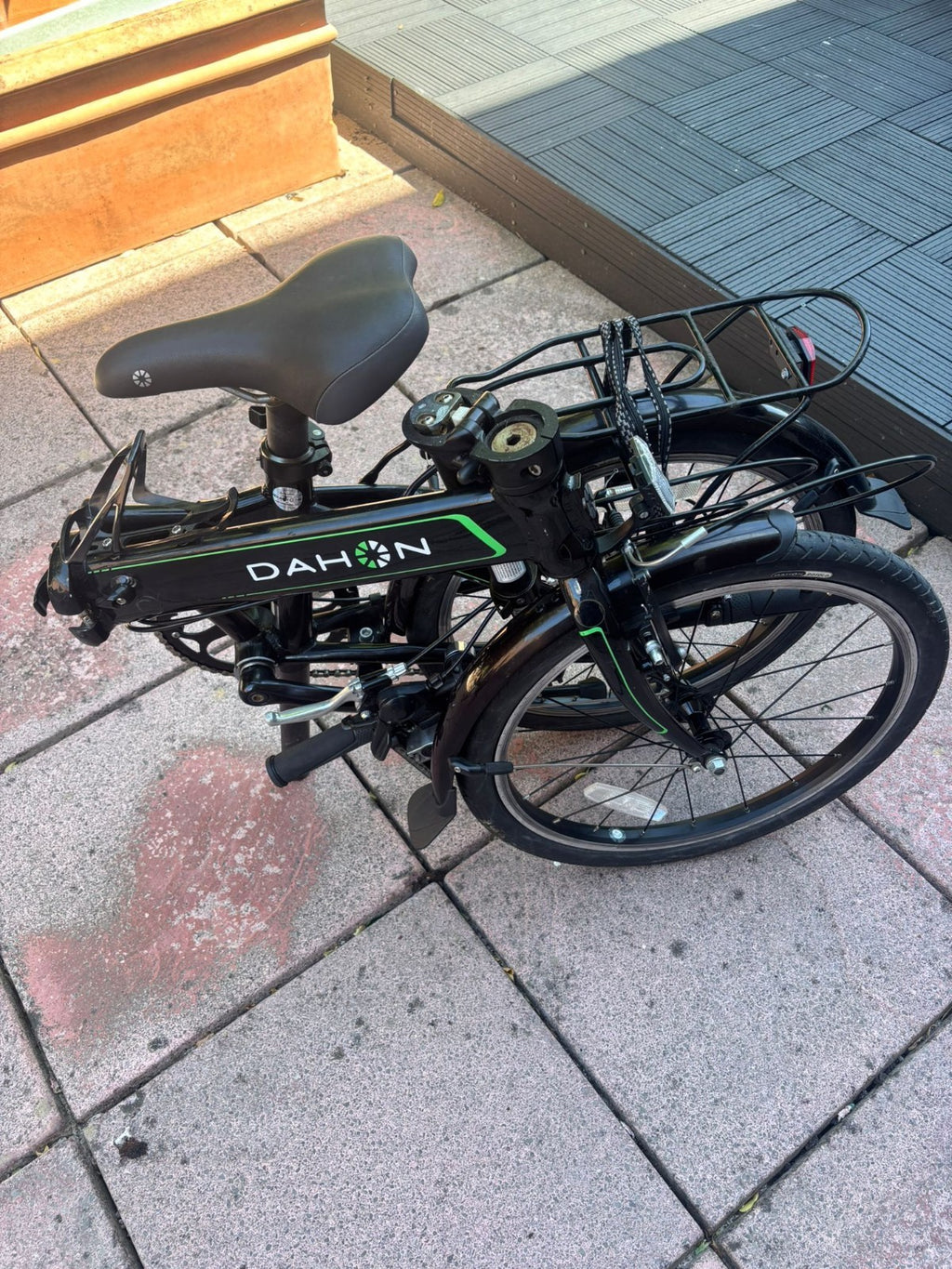 Dahon D8 Vitesse folding bicycle, black in colour