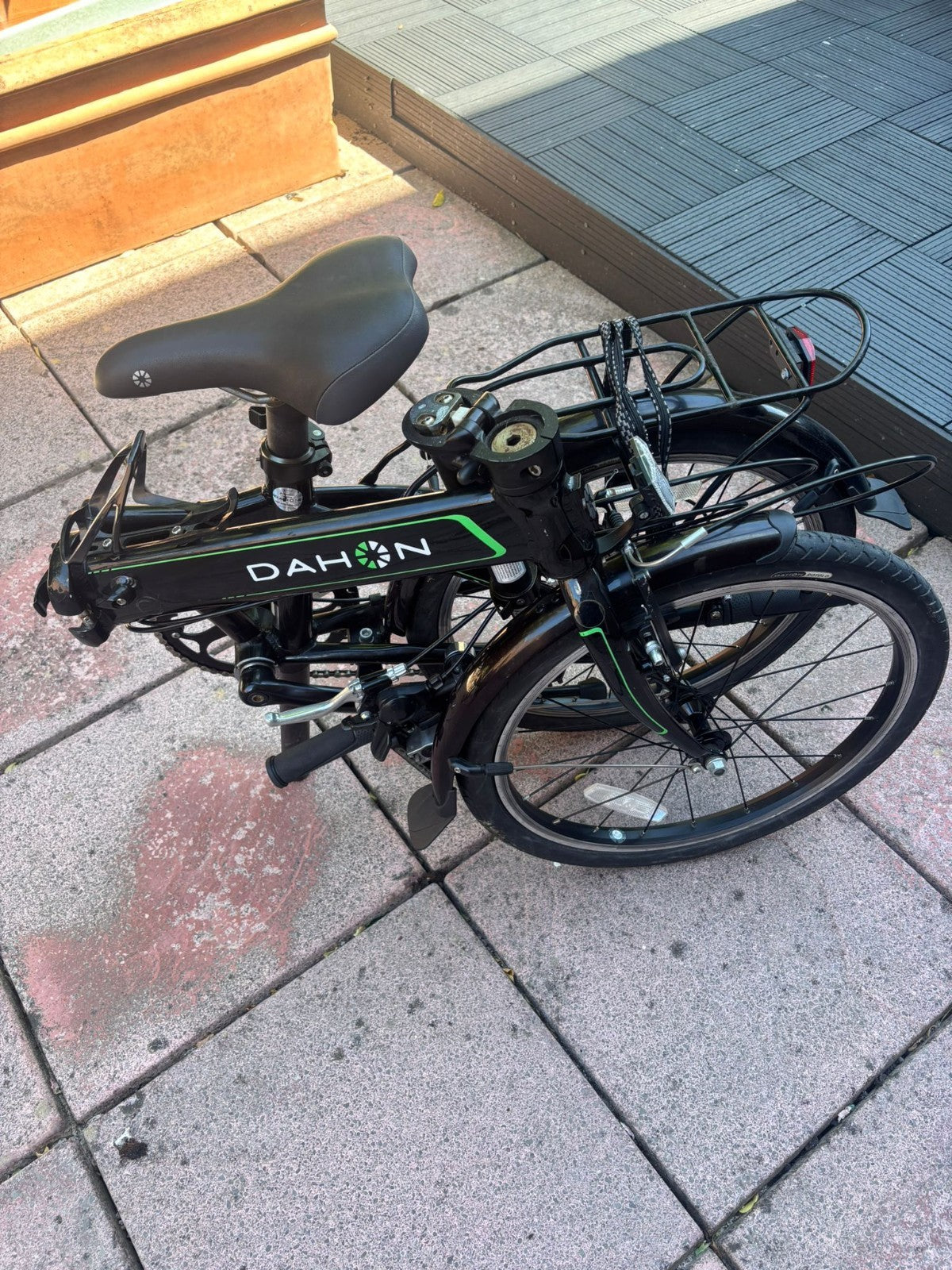 Dahon D8 Vitesse folding bicycle, black in colour