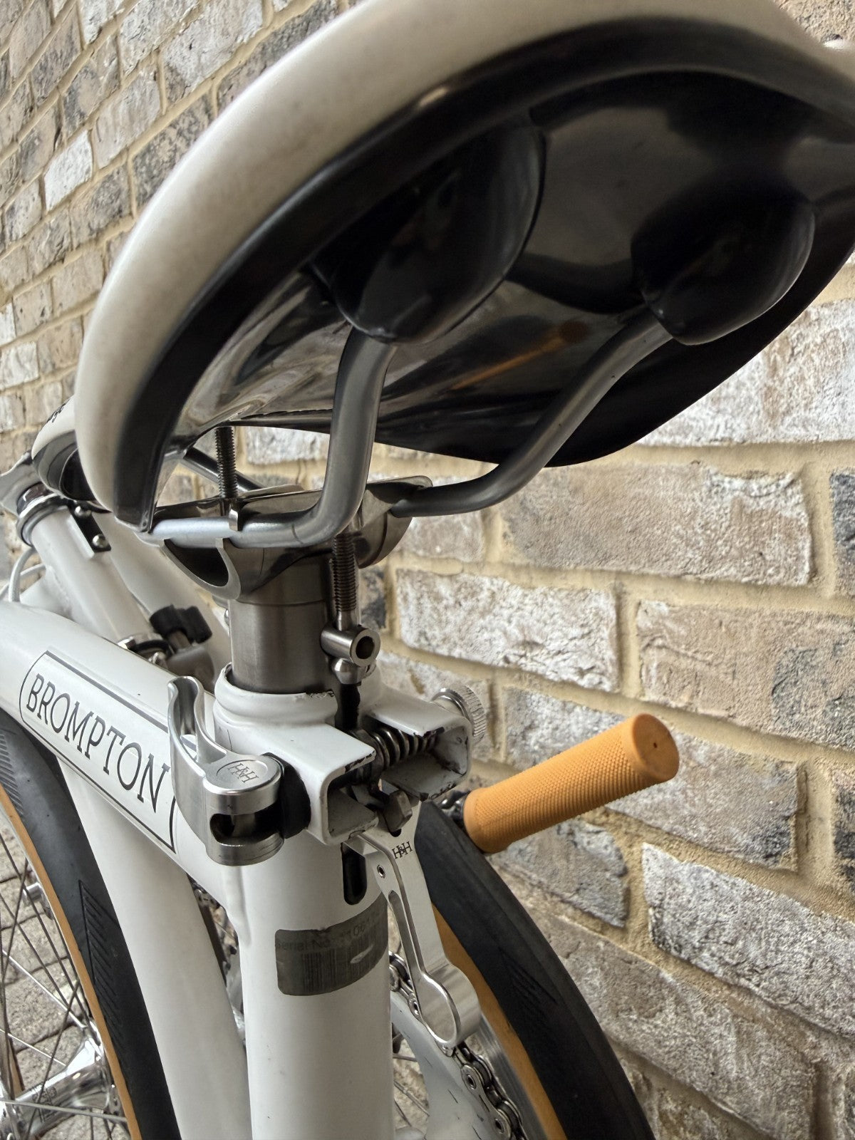 Brompton White Superlight Titanium S2E-X + OVER £400 UPGRADES - WORLDWIDE SHIP