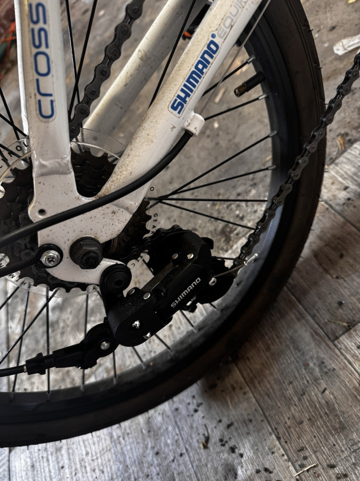 Cross CRF300 20in Folding Bike 6-Speed Shimano Derailleur Grip Shifter White