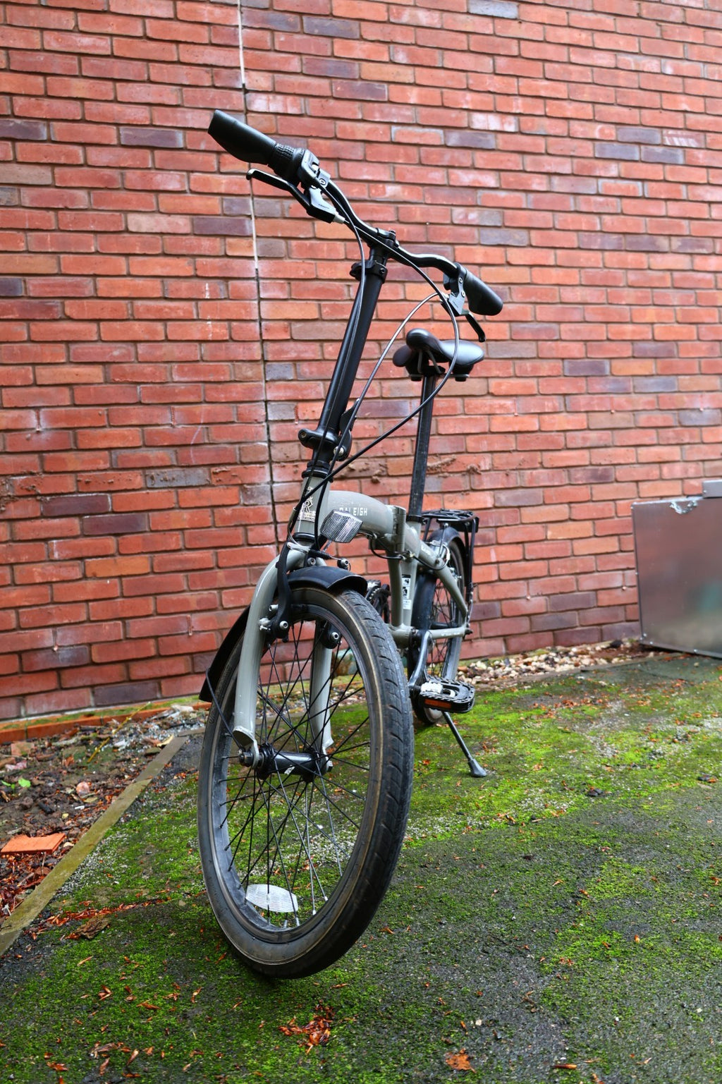 Raleigh Evo Two, folding bike, 7 speed 20" wheels - comes with extra accesories