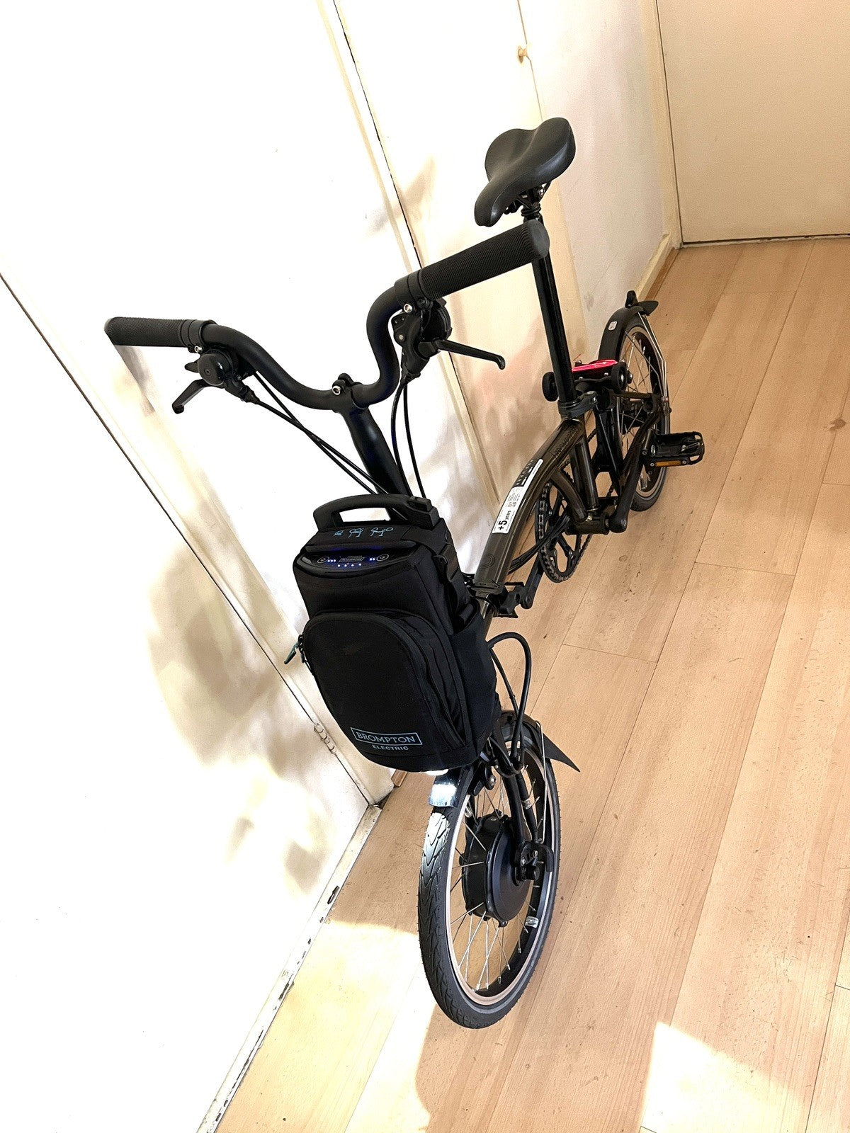 Brompton C Line Explore, 6-Speed, Black Lacquer, Black Ed, Mid Handlebar