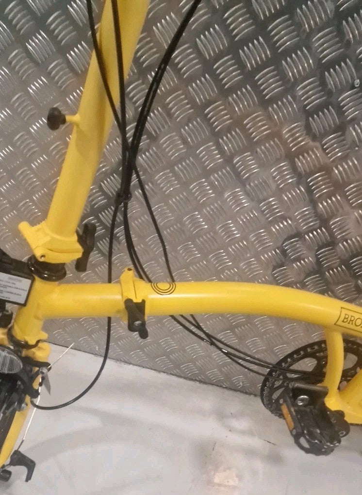 Brompton C Line 6 Speed. Bumblebee Yellow Low co$t world🌎 Postage📦🛫📮.