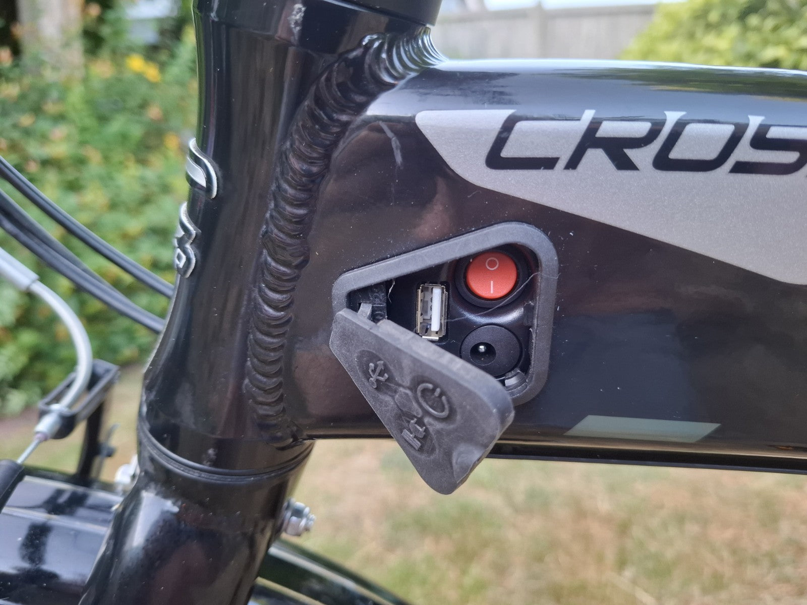 Halfords Crosscity -E Folding Bike, unused condition